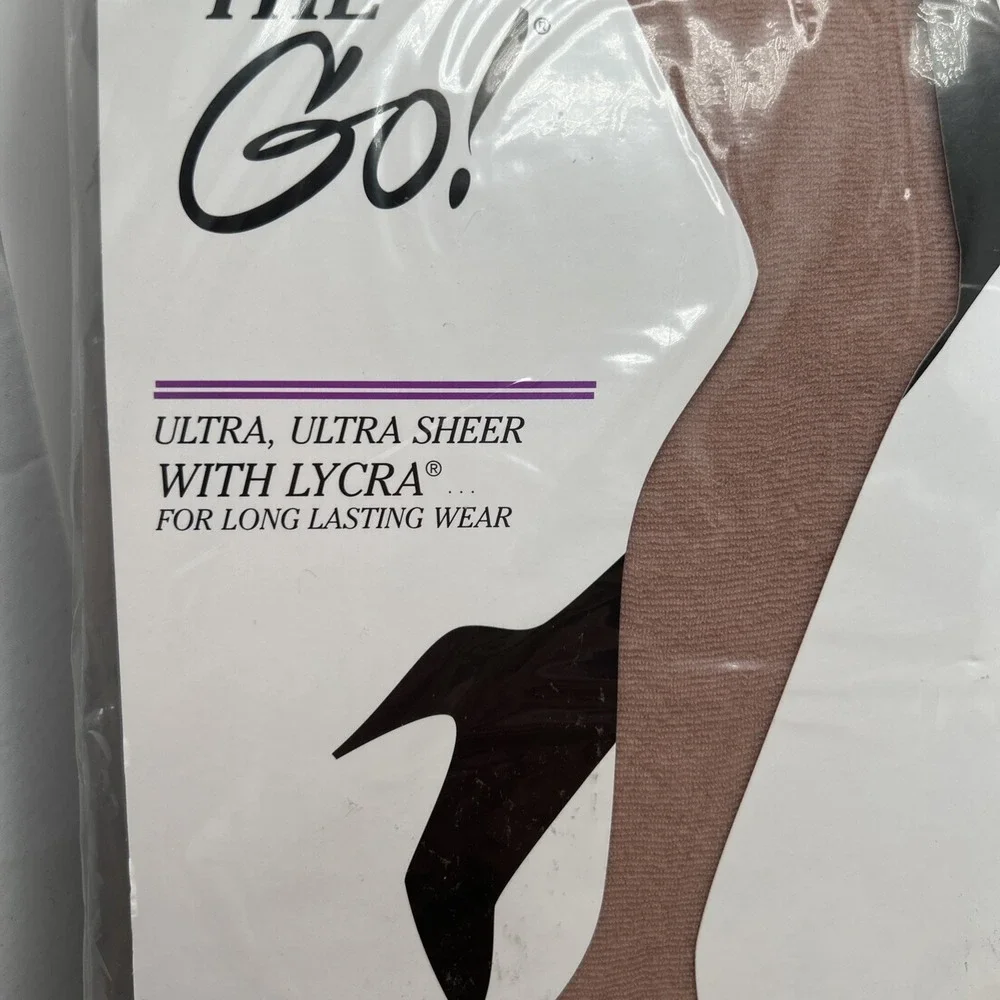 2 Pairs On the Go! Lycra Ultra Sheer Control Top Pantyhose Nude‎ Size 2 New